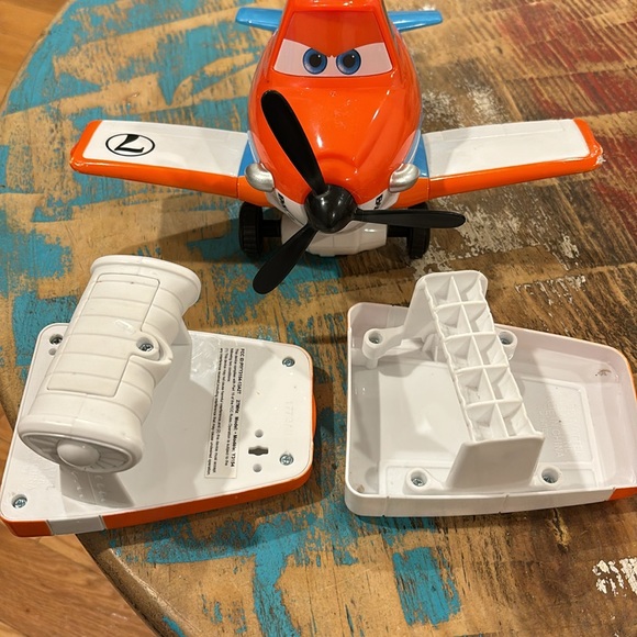 Disney Pixar wing controlled Dusty pilot remote control plane. - Picture 2 of 5